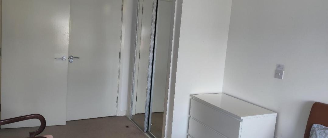 Cheerful House, Private And Private Shower/ Toilet. Comfortable King Size Mattress