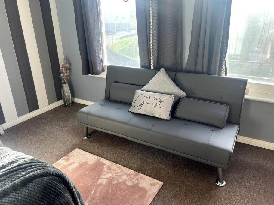 Luxury In Town Centre By Station *
