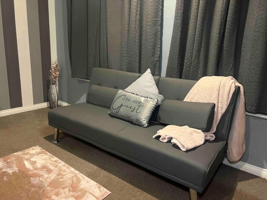 Apartment Luxury In Town Centre By Station *