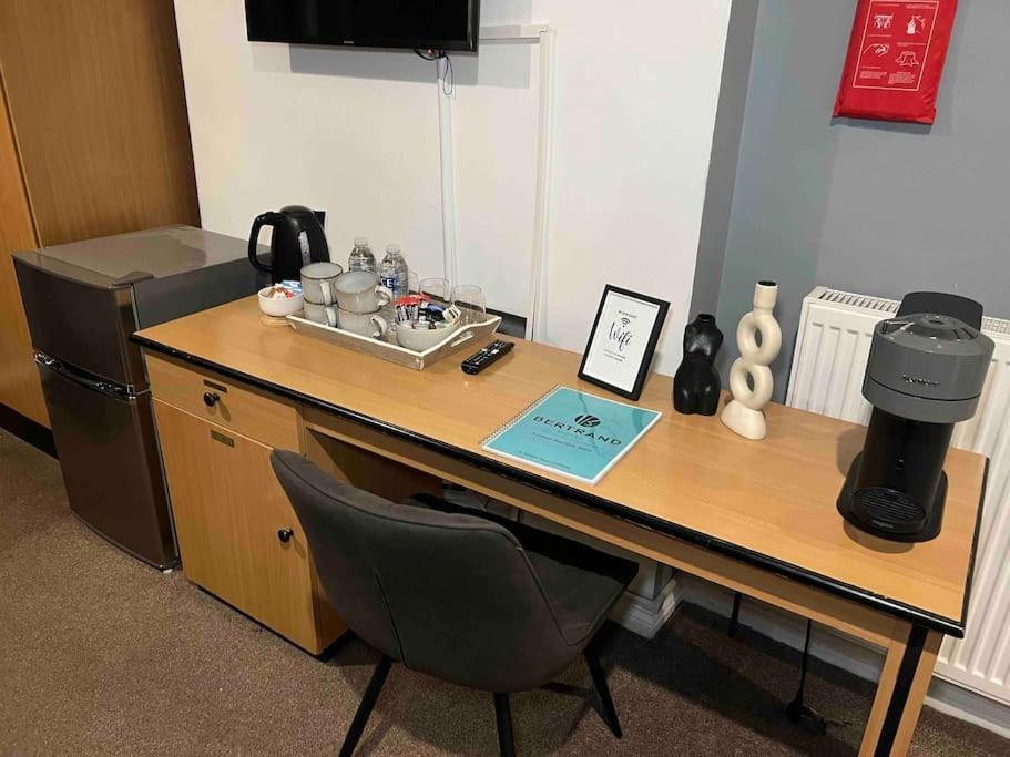 Luxury In Town Centre By Station *
