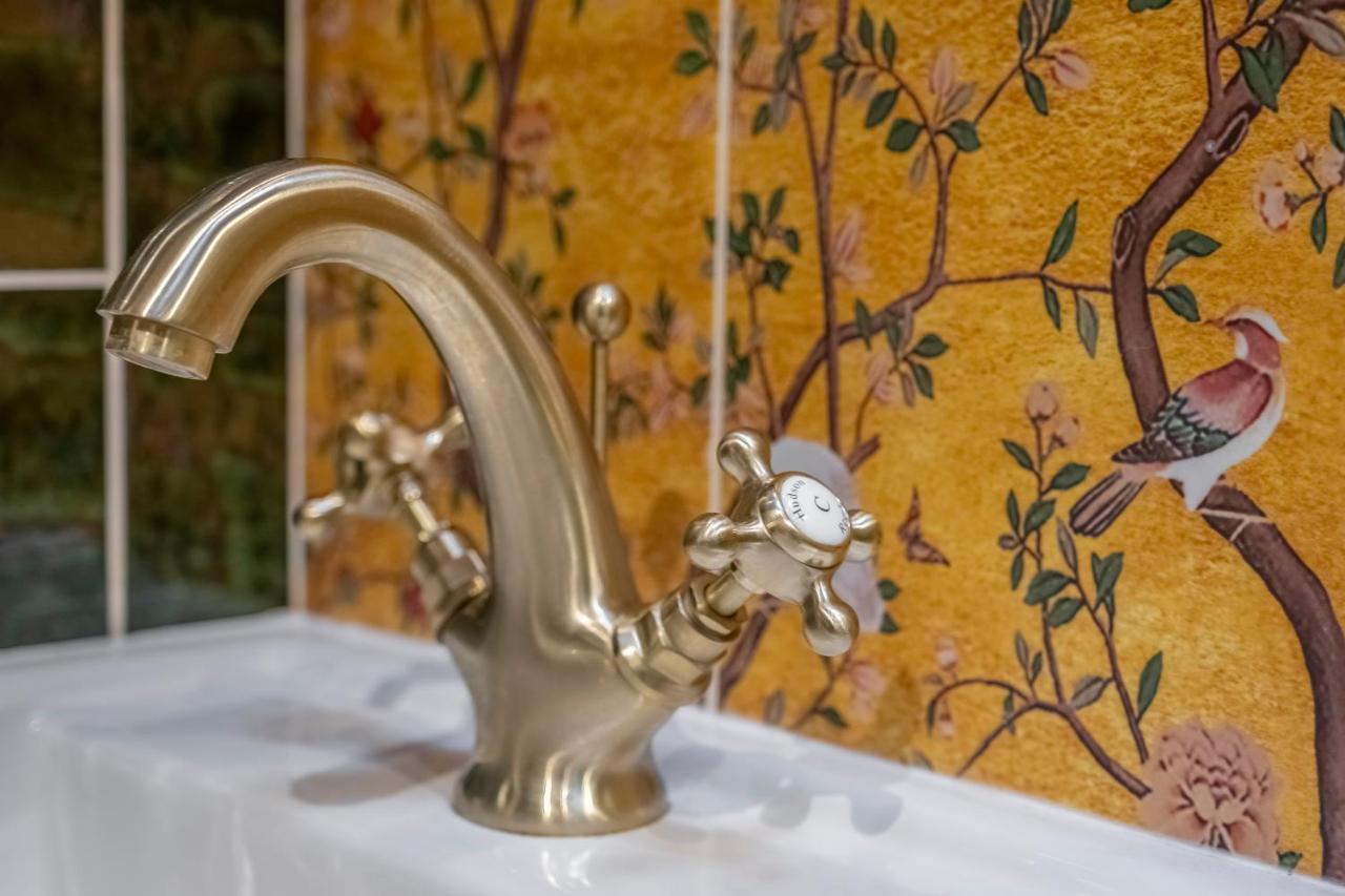 A Fairy-tale Luxurious - The Tea Caddy *