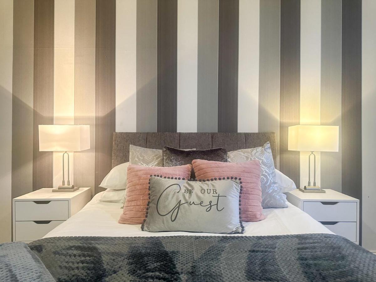 Apartment Luxury In Town Centre By Station