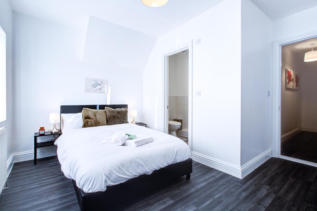 Modern 5 Bed 3 Bath House Apartment