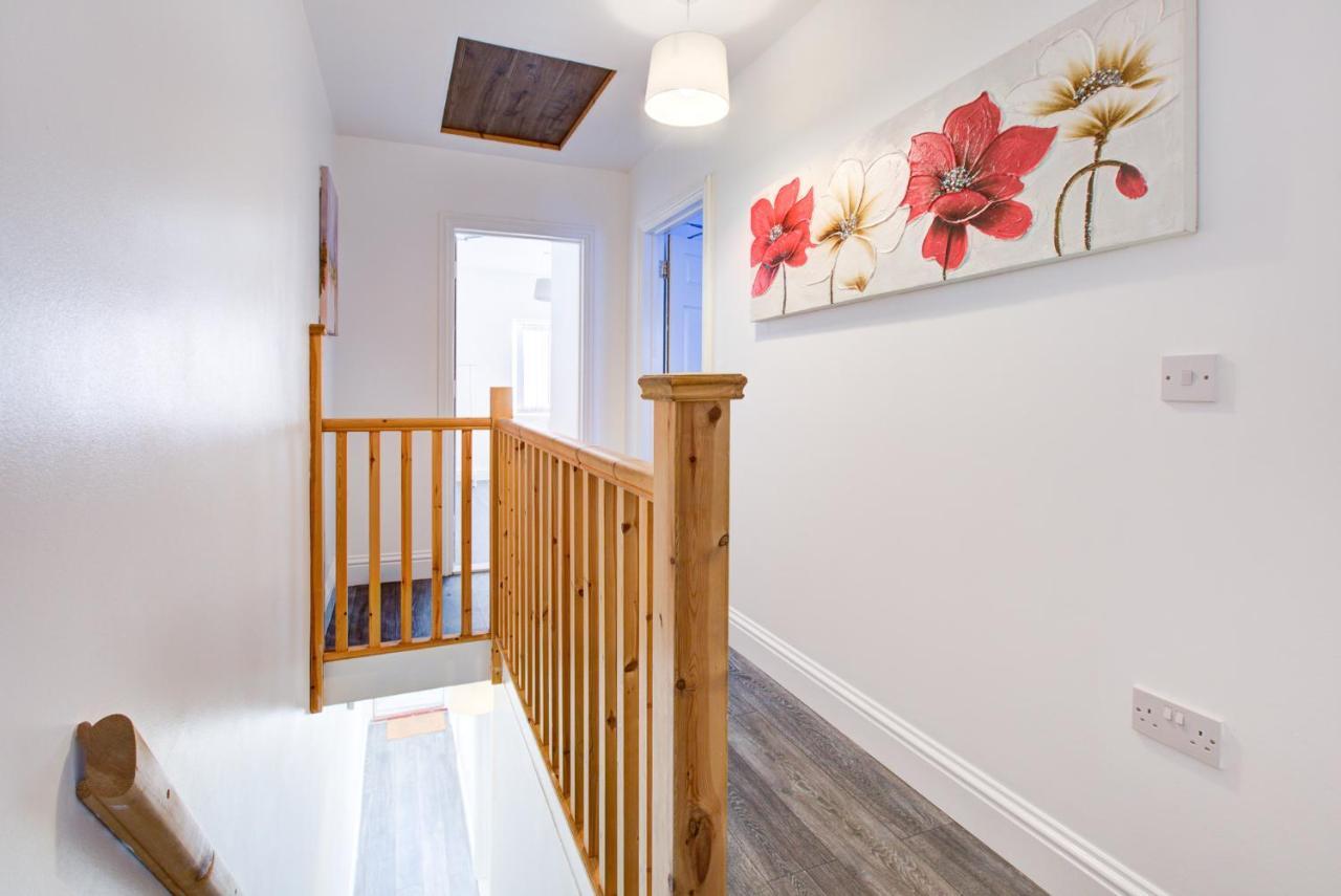 Modern 5 Bed 3 Bath House Apartment Colchester