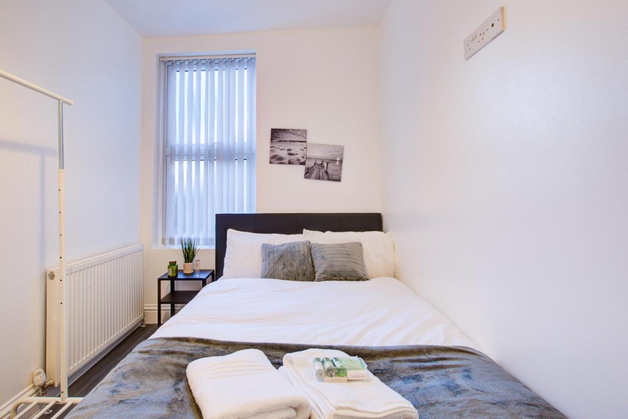 Apartment Modern 5 Bed 3 Bath House