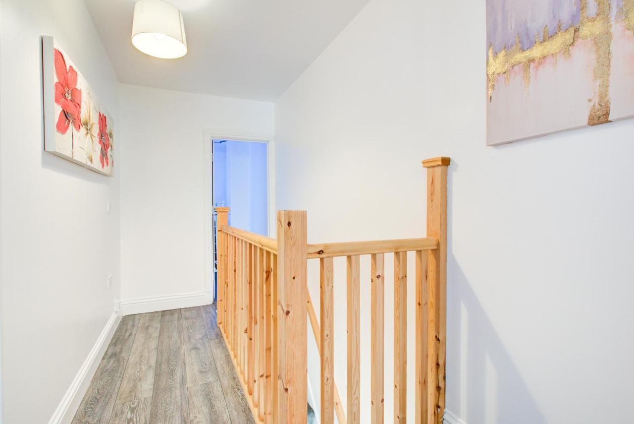 Apartment Modern 5 Bed 3 Bath House