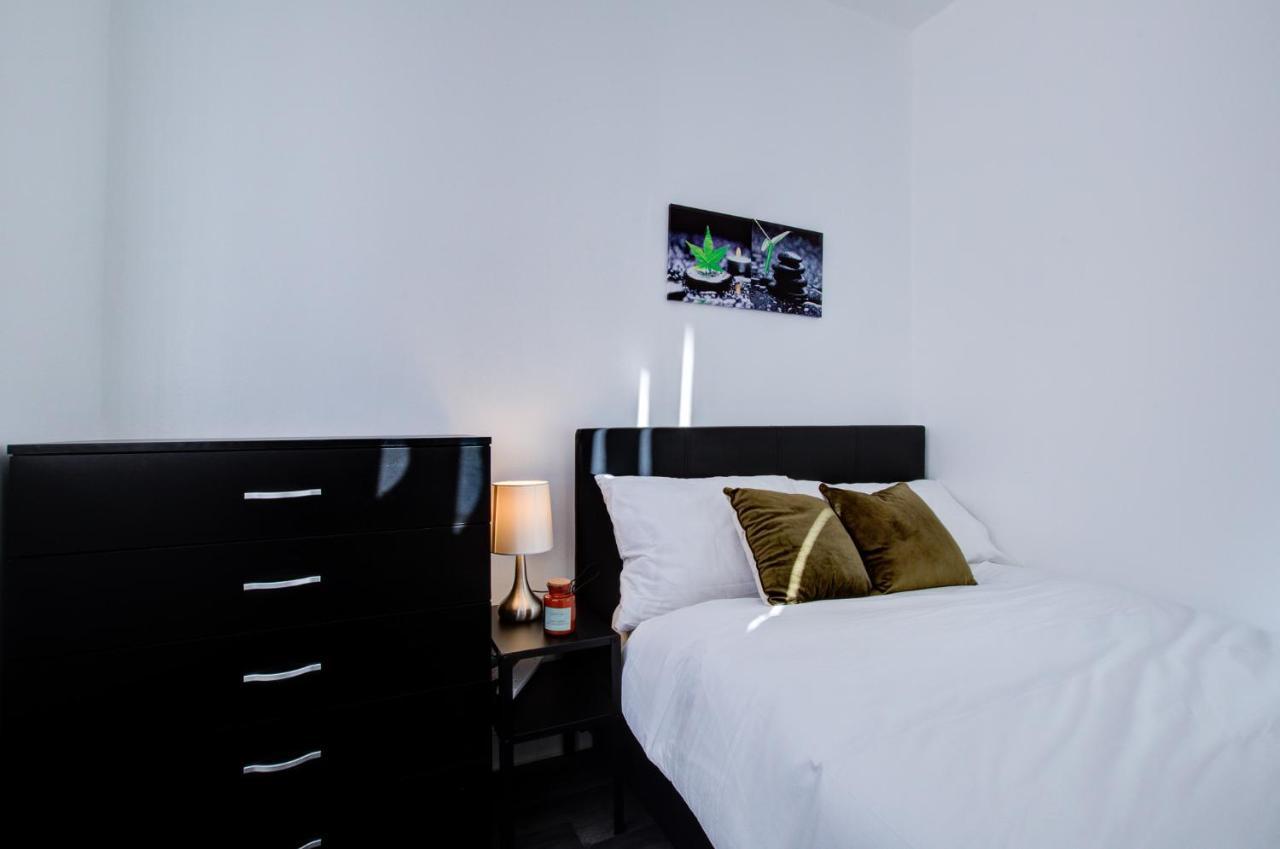 Apartment Modern 5 Bed 3 Bath House