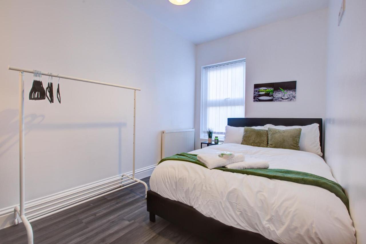 Apartment Modern 5 Bed 3 Bath House *