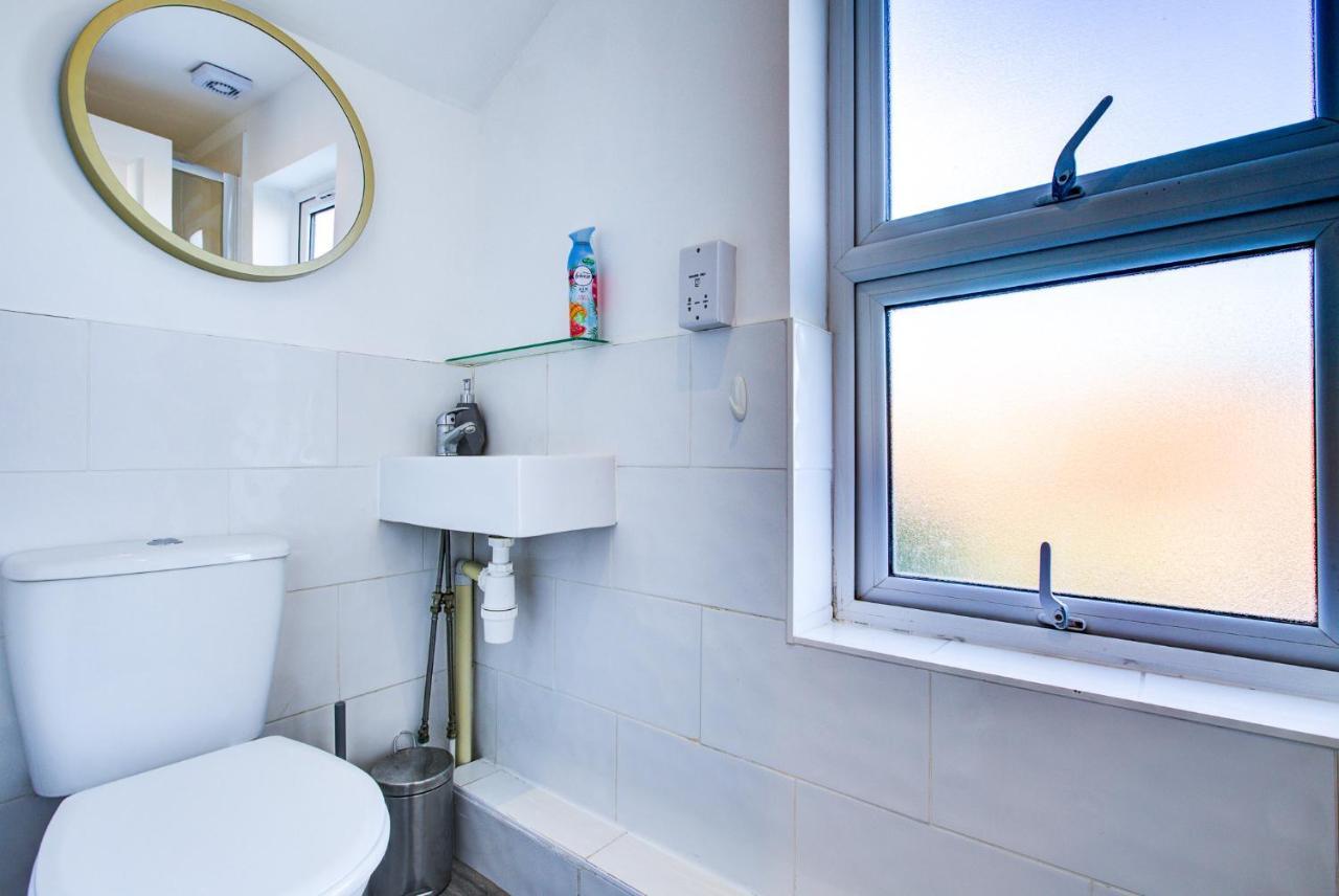 Modern 5 Bed 3 Bath House Colchester