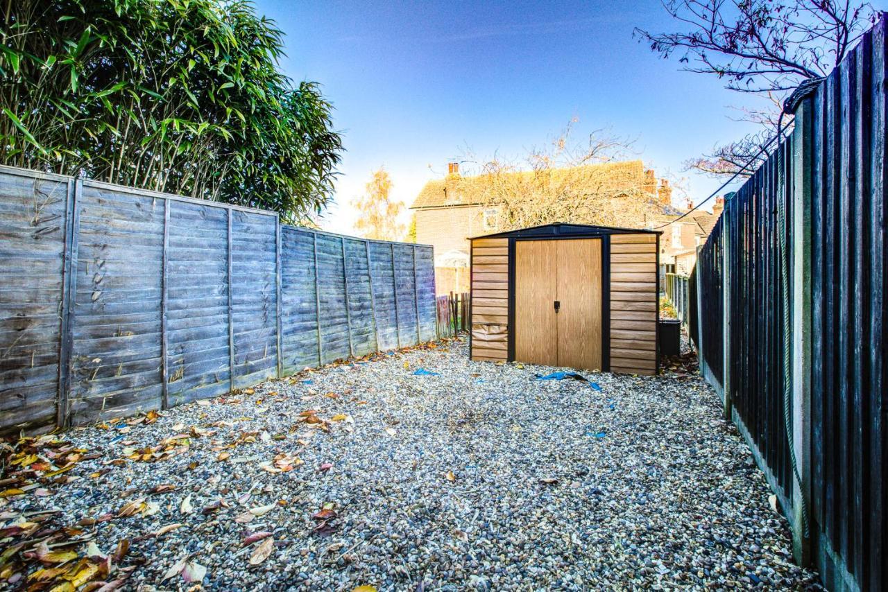 Modern 5 Bed 3 Bath House *