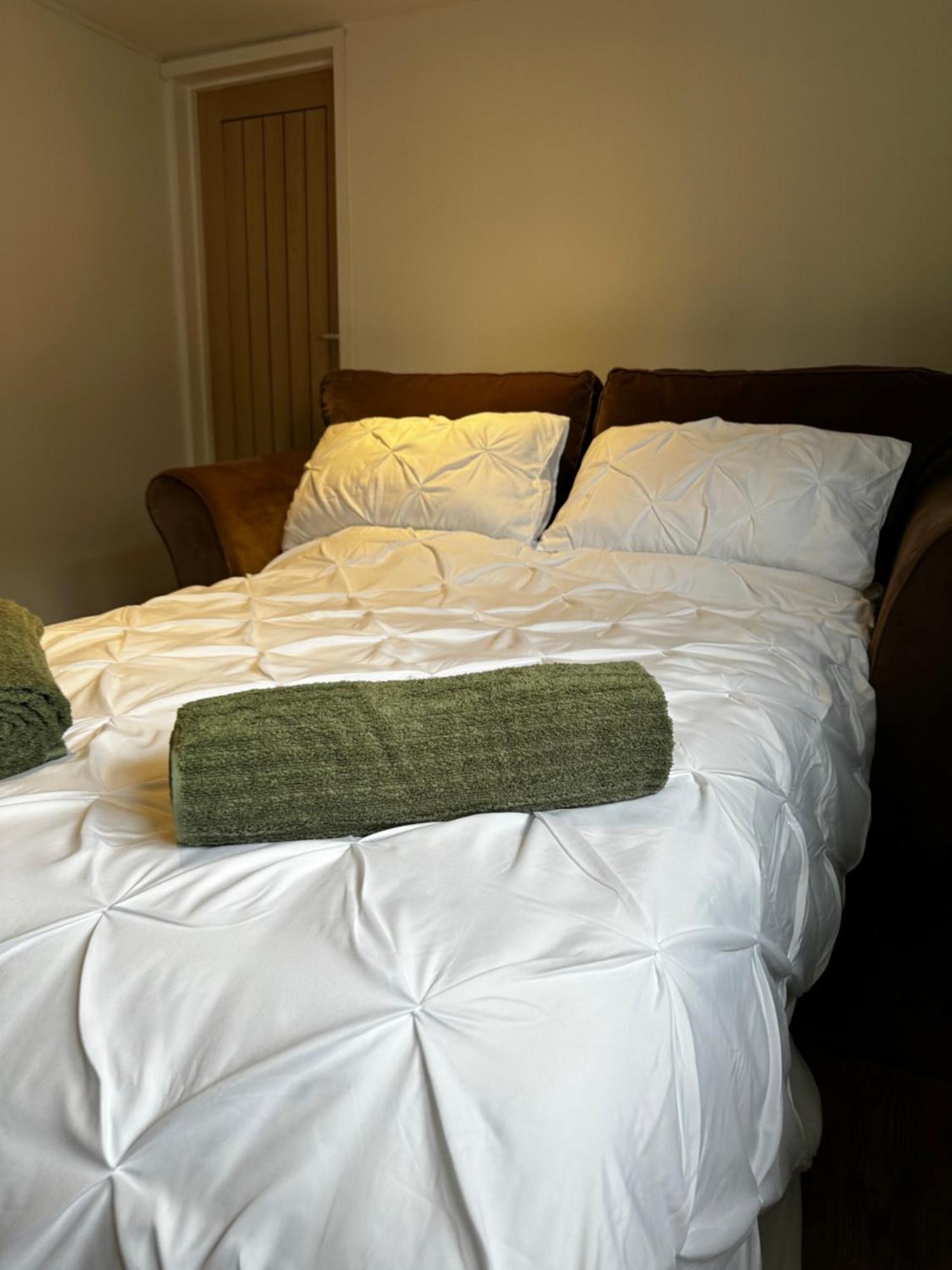 Apartment Entire Super King Bed Close To Town Centre