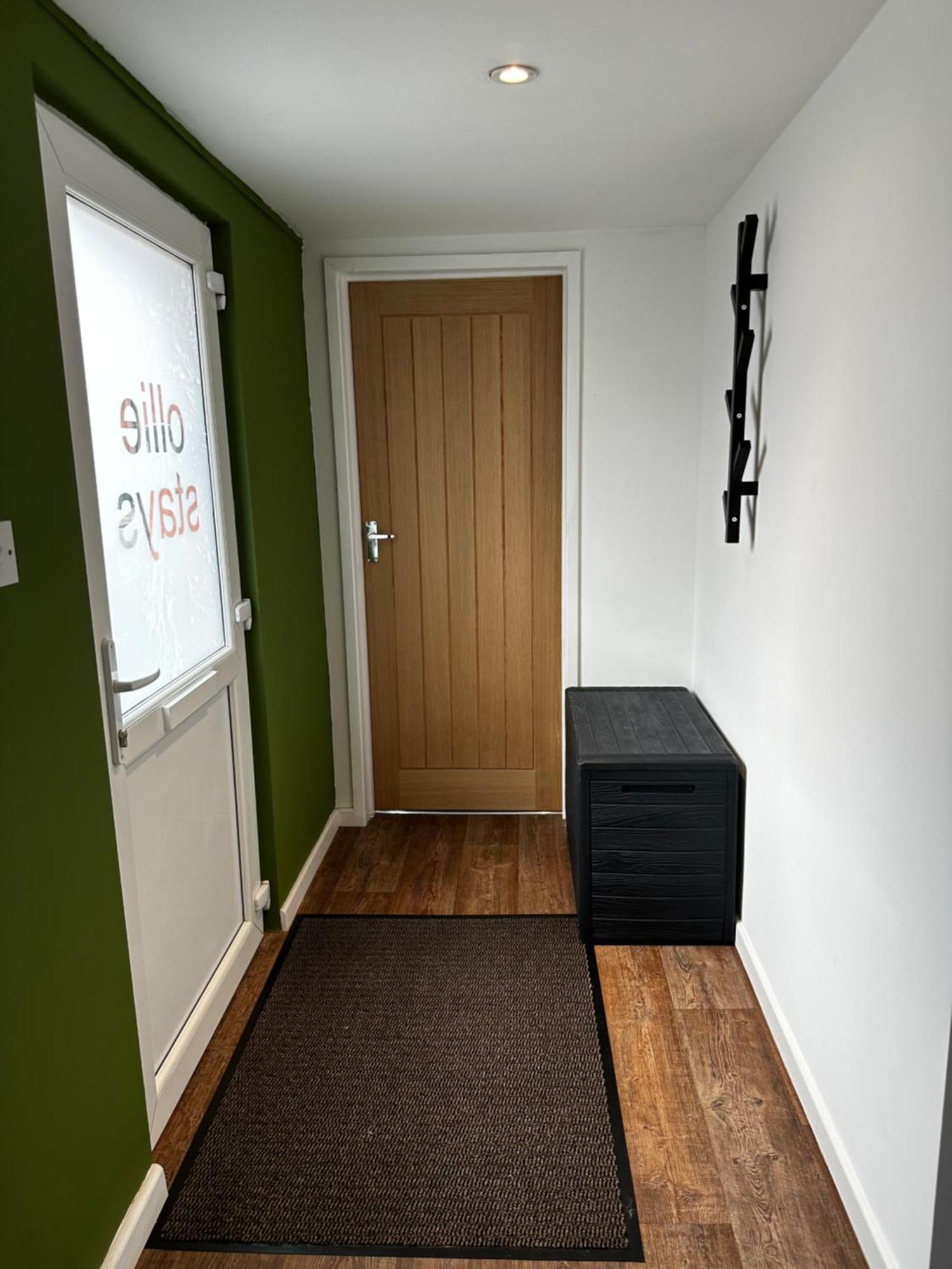 Entire Super King Bed Close To Town Centre Apartment