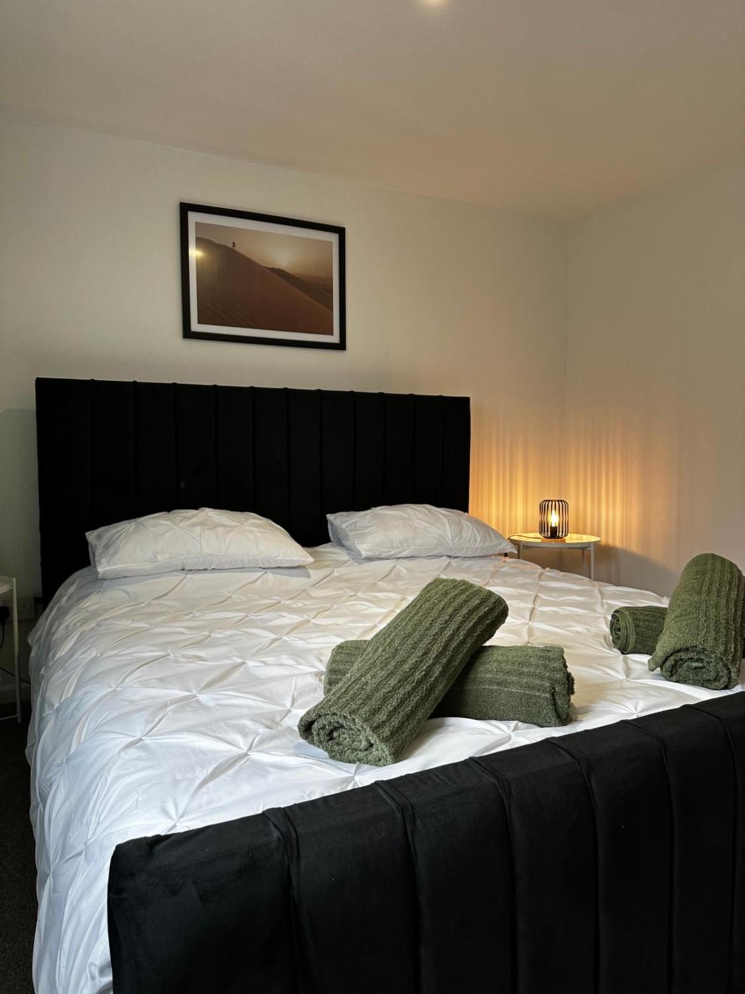 Apartment Entire Super King Bed Close To Town Centre