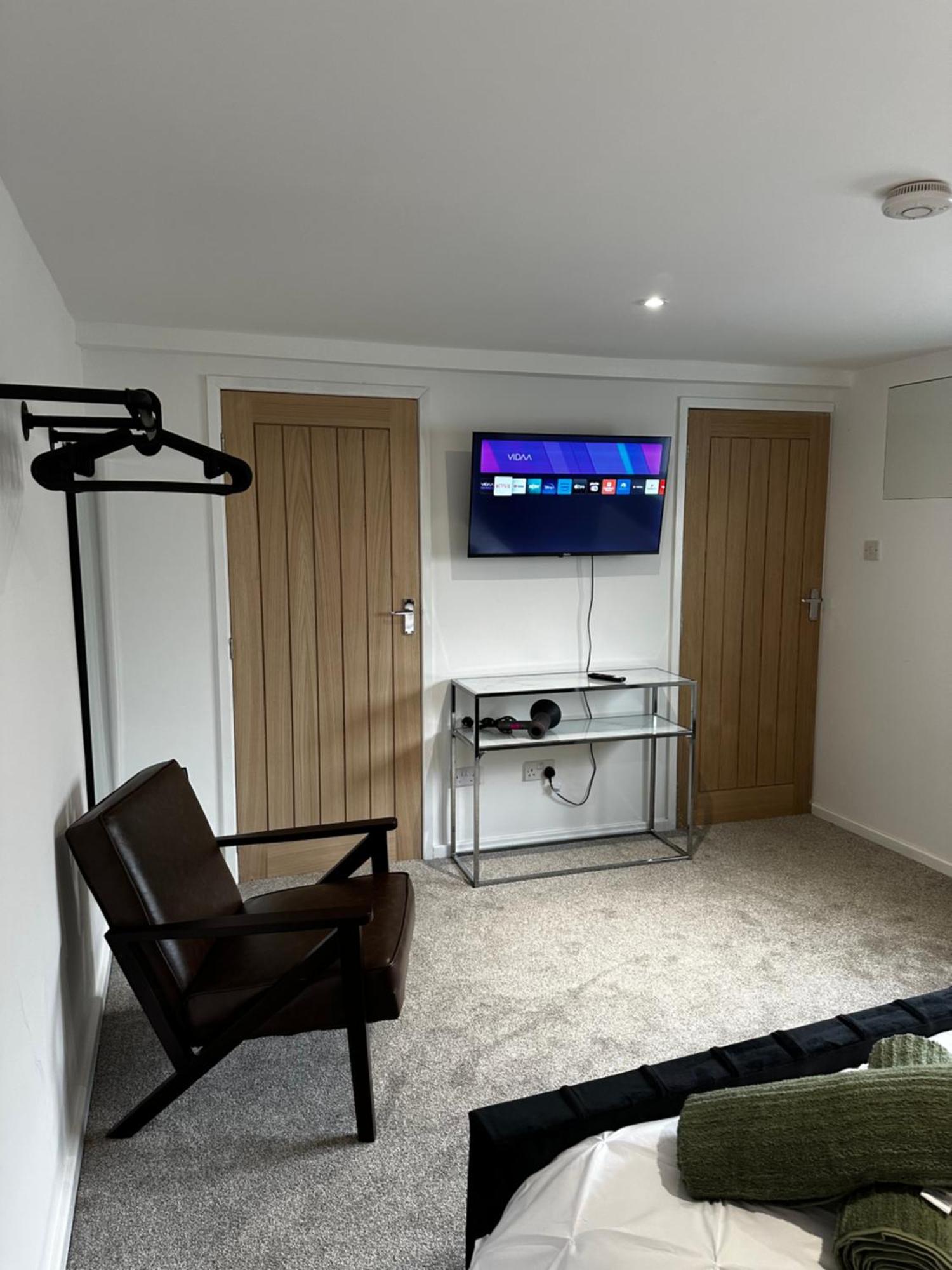 Apartment Entire Super King Bed Close To Town Centre
