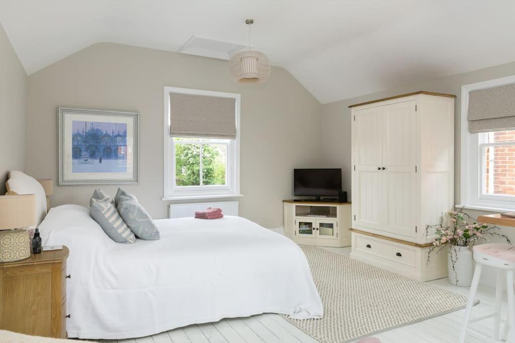 Stylish And Homely 1 Bed Edwardian Coach House