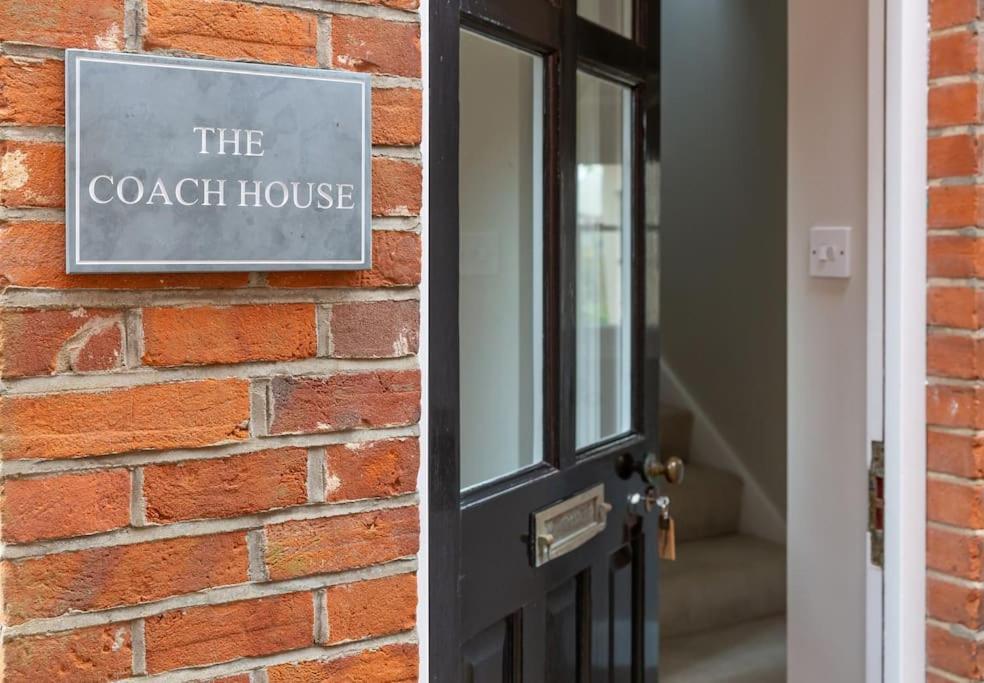 Stylish And Homely 1 Bed Edwardian Coach House Colchester