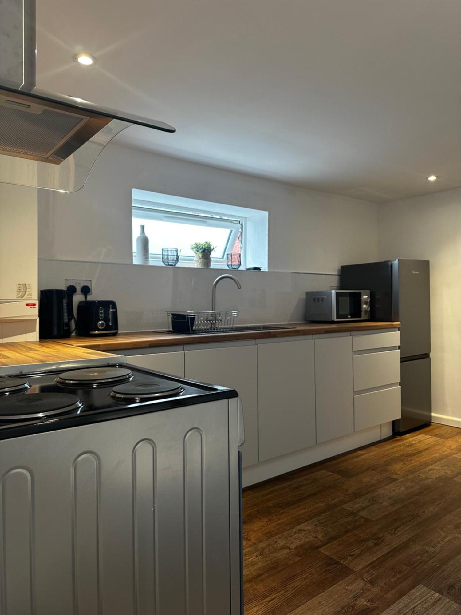 Apartment Entire Super King Bed Close To Town Centre