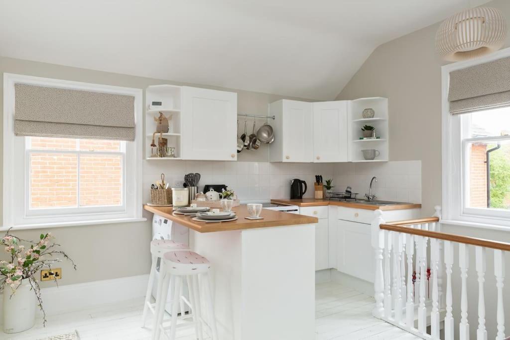 Stylish And Homely 1 Bed Edwardian Coach House Colchester