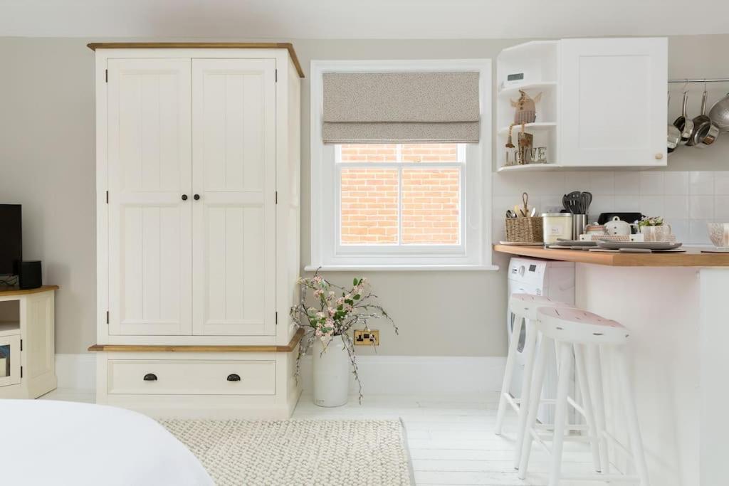 Apartment Stylish And Homely 1 Bed Edwardian Coach House Colchester