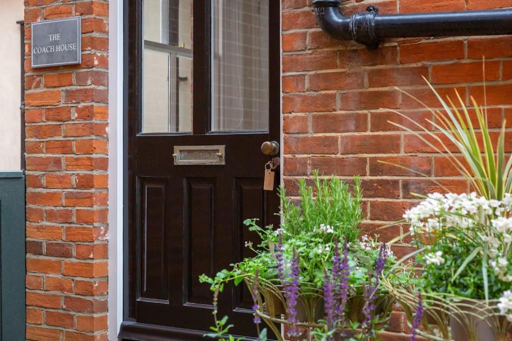 Stylish And Homely 1 Bed Edwardian Coach House Apartment Colchester