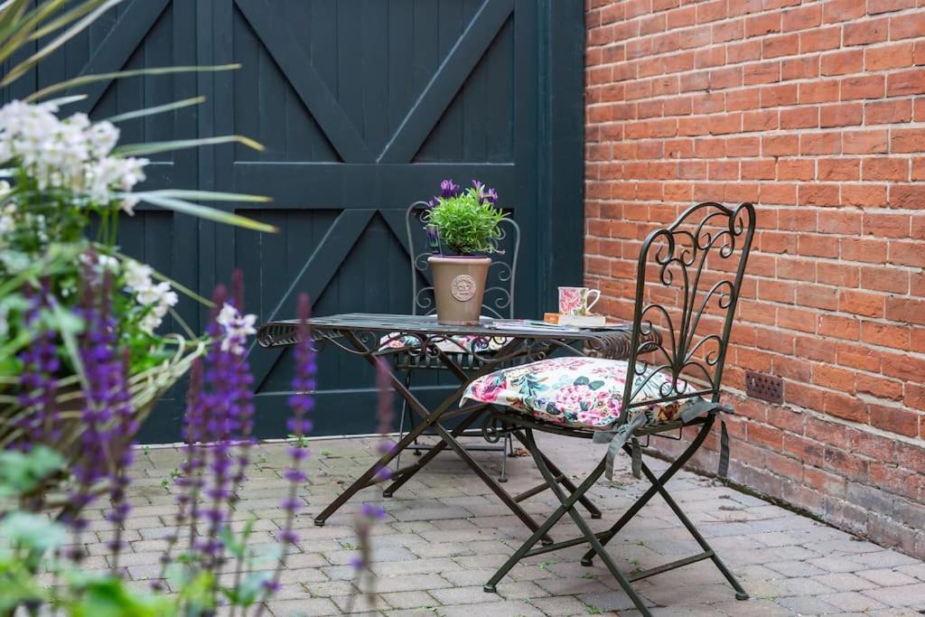 Stylish And Homely 1 Bed Edwardian Coach House