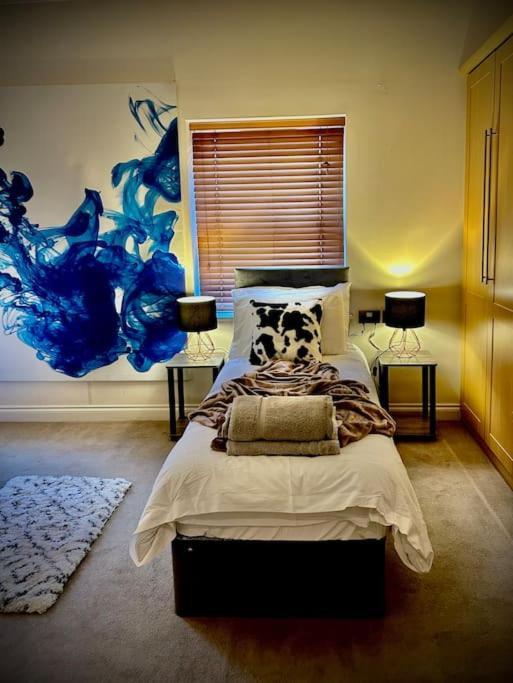 5 Bedroom House - Pool Table - Contractors, Crew, Group Holiday home Colchester