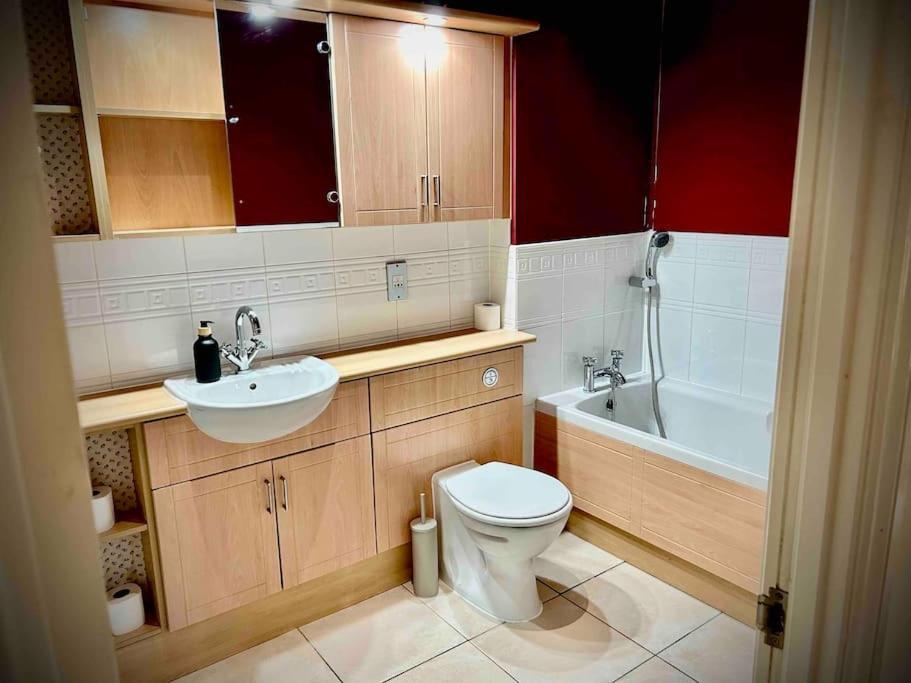 5 Bedroom House - Pool Table - Contractors, Crew, Group