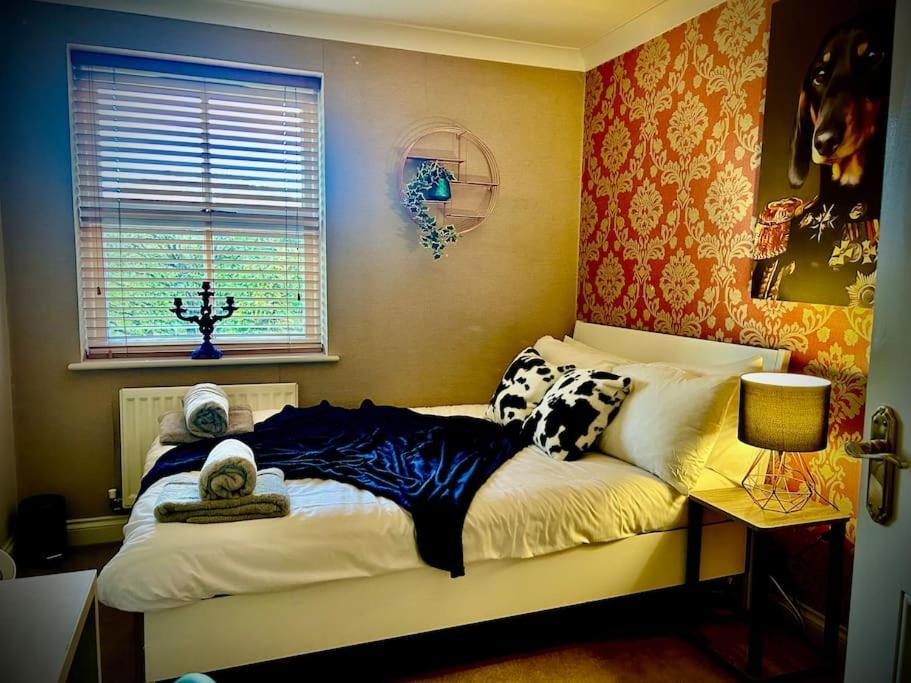 5 Bedroom House - Pool Table - Contractors, Crew, Group Holiday home *