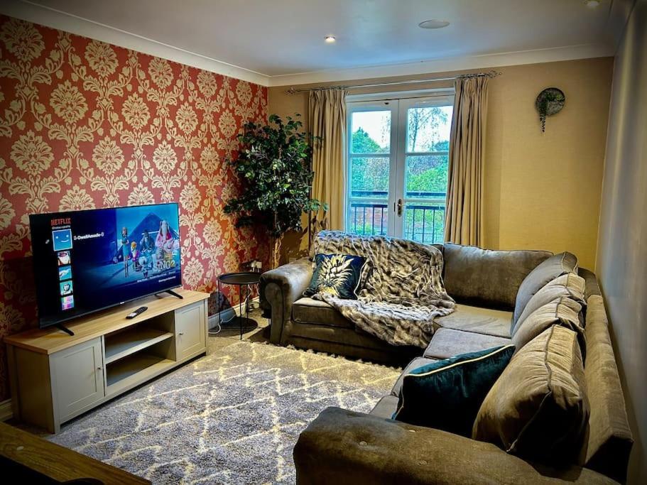 5 Bedroom House - Pool Table - Contractors, Crew, Group Holiday home