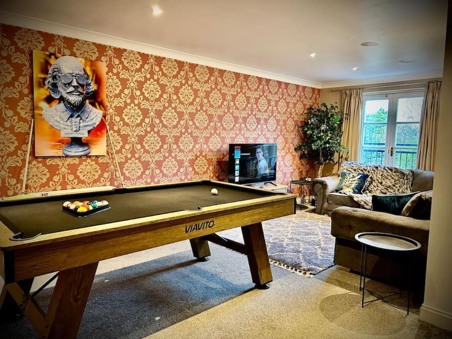 5 Bedroom House - Pool Table - Contractors, Crew, Group * Colchester