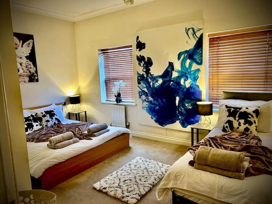 5 Bedroom House - Pool Table - Contractors, Crew, Group Holiday home *