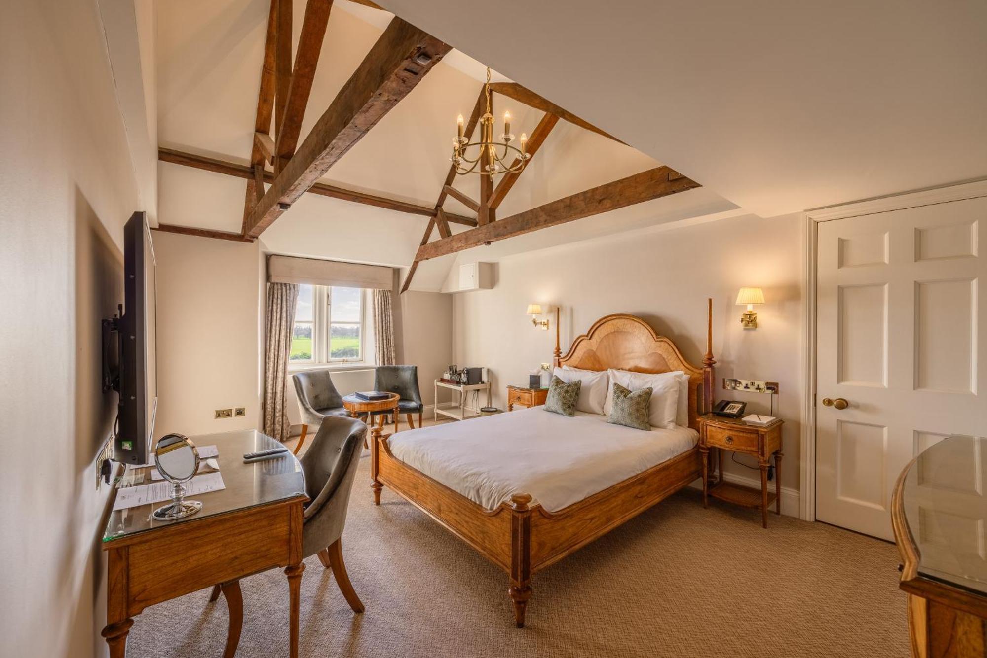 Wivenhoe House 4*