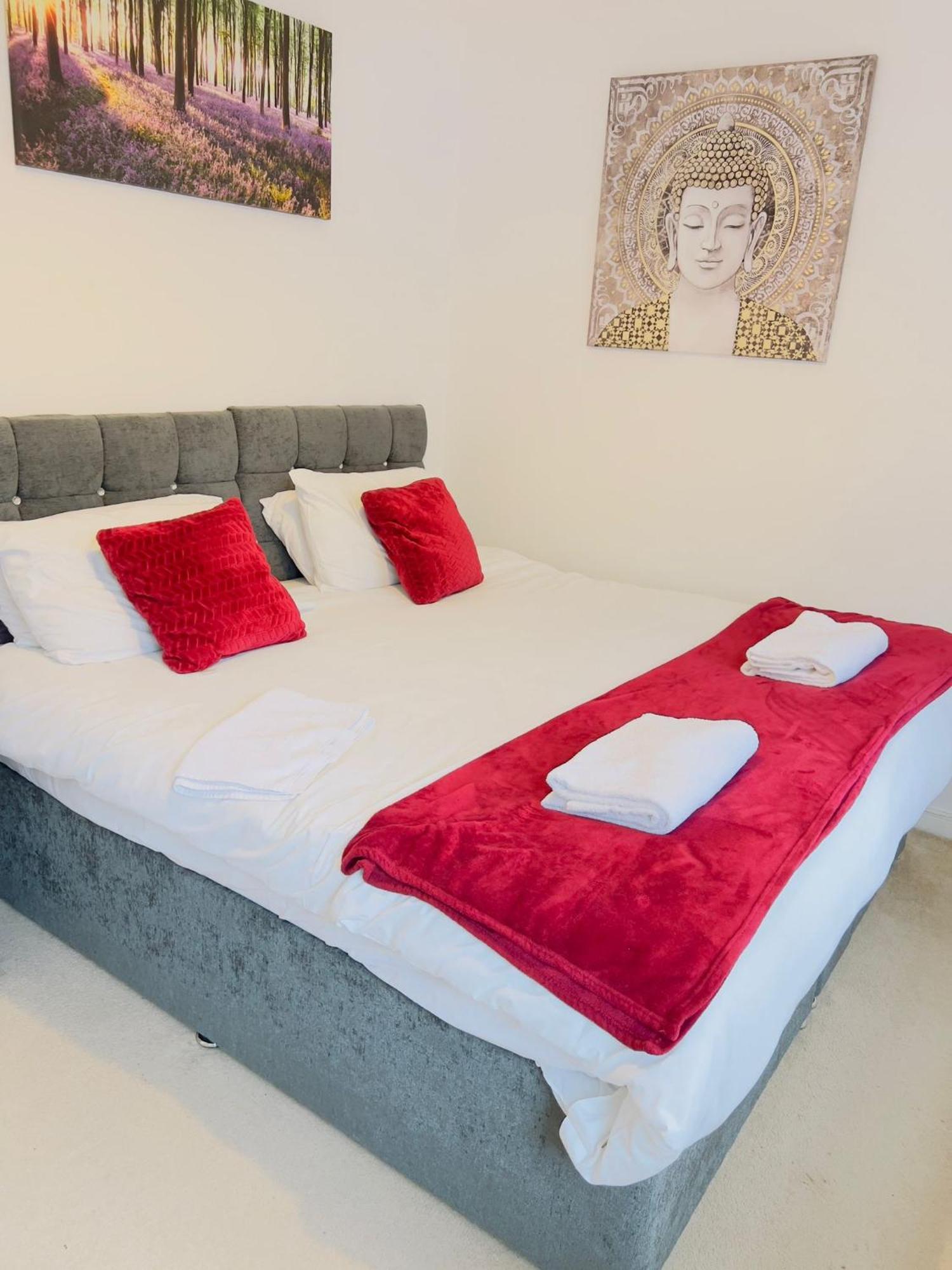 Apartment 2 Bedroom Flat In *
