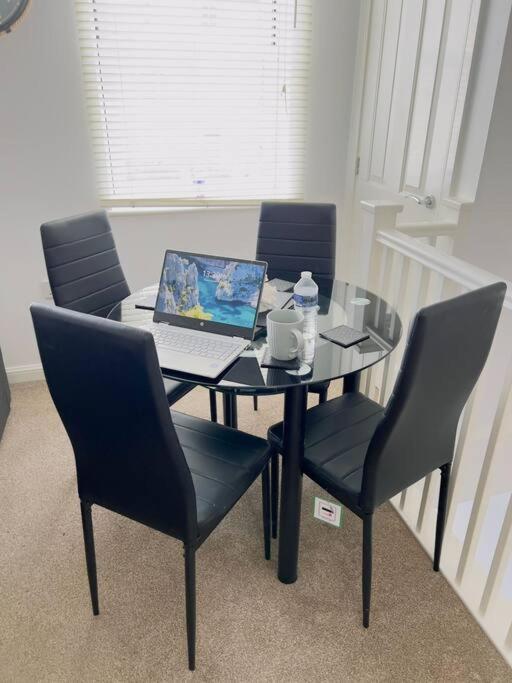 2 Bedroom Flat In *