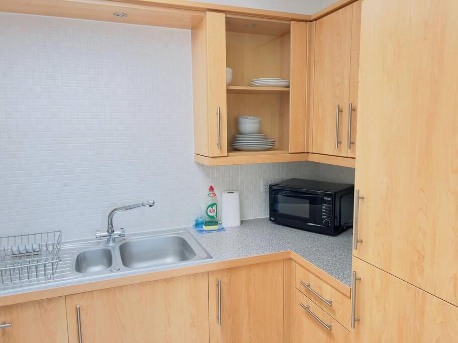 2 Bedroom Flat In Apartment *