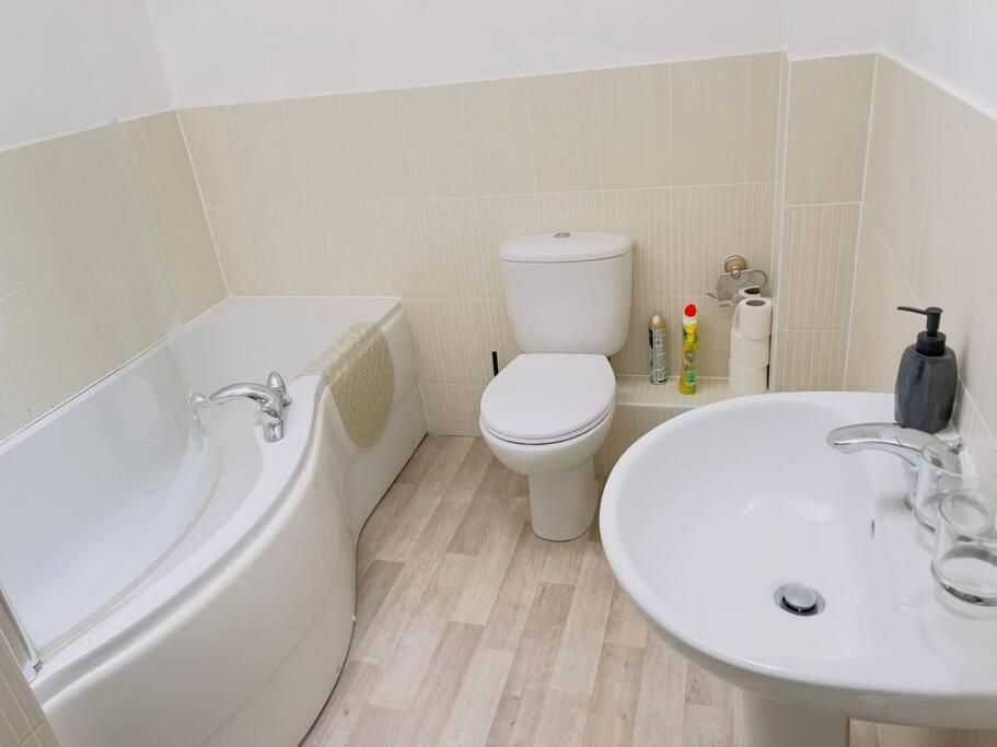 Apartment 2 Bedroom Flat In *