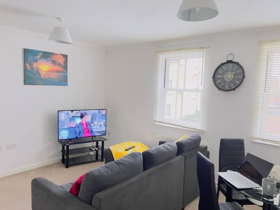 2 Bedroom Flat In Apartment *