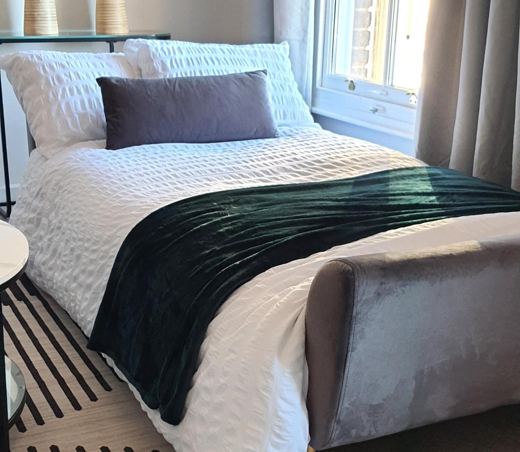 Spot 2-bed Spacious Town Centre Train Station Wifi Apartment