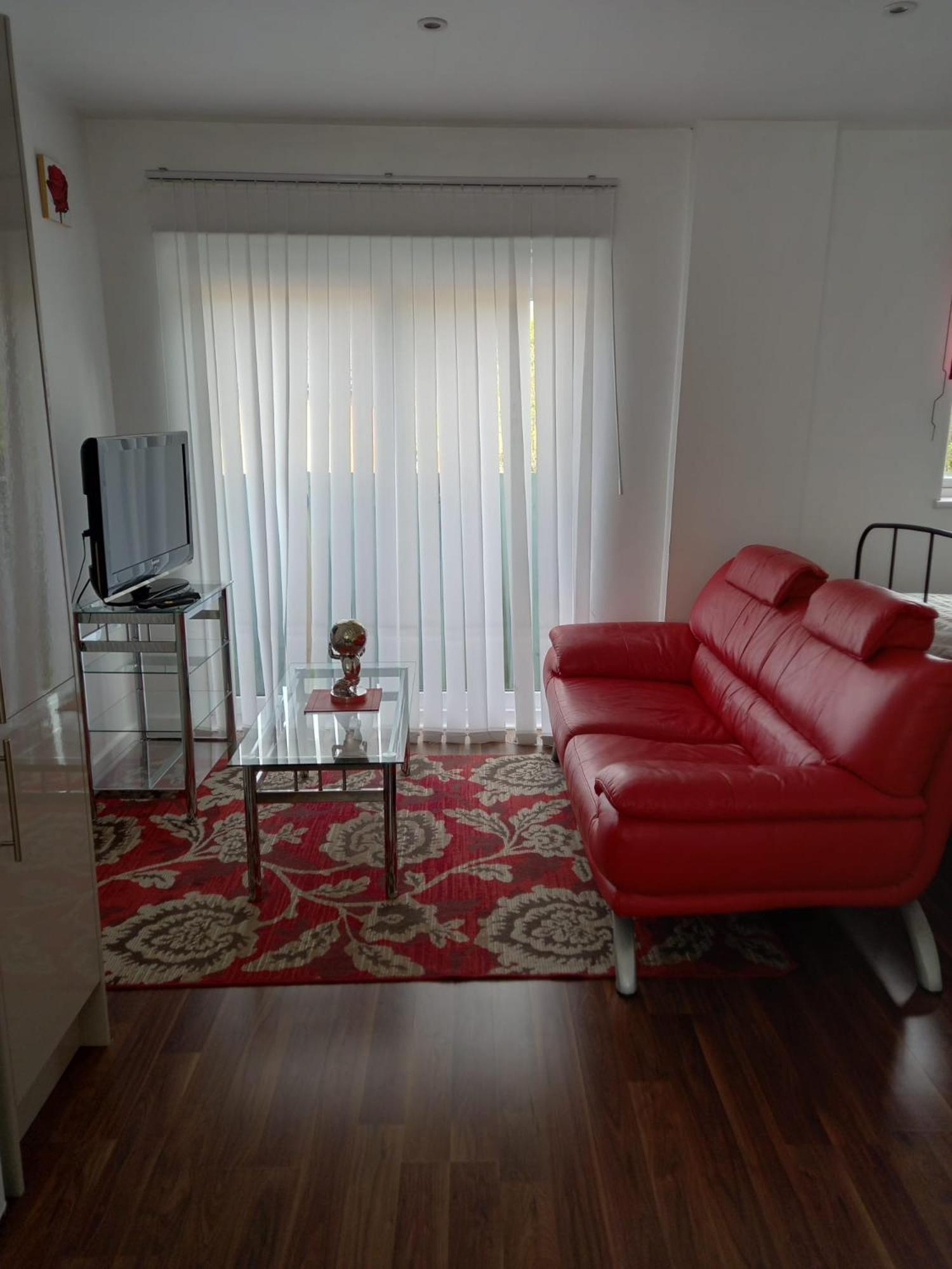 Town, Modern, Detached, Guest house *