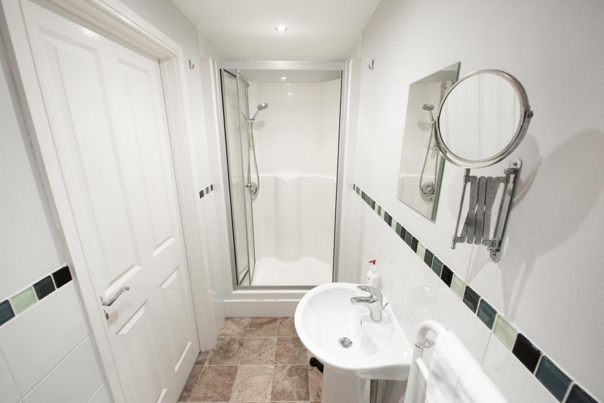 Two Bed, Two Bath, With Parking Space Apartment *