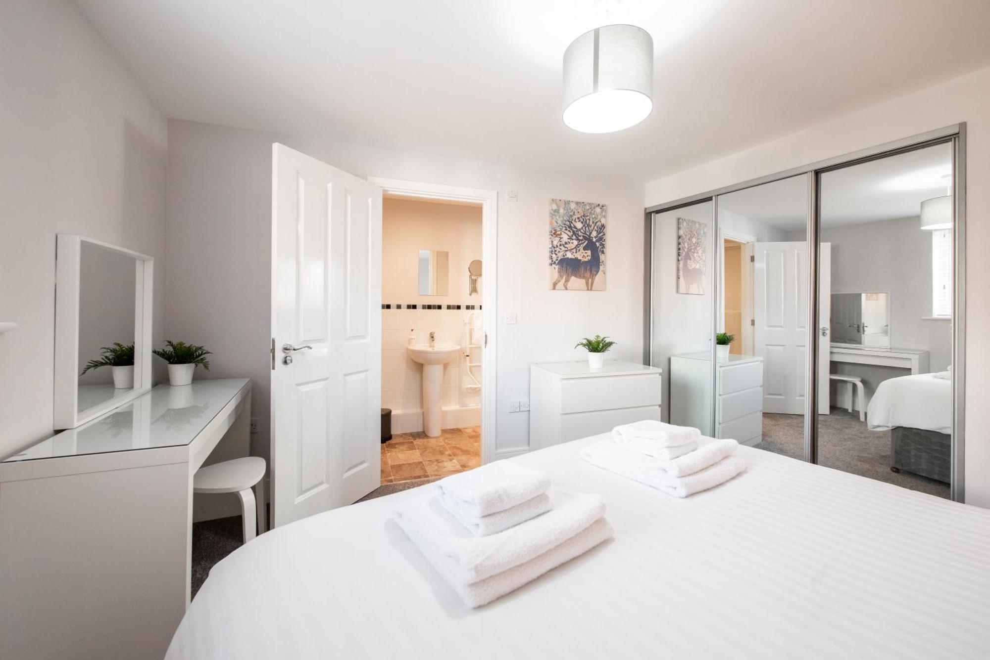 Two Bed, Two Bath, With Parking Space Apartment *