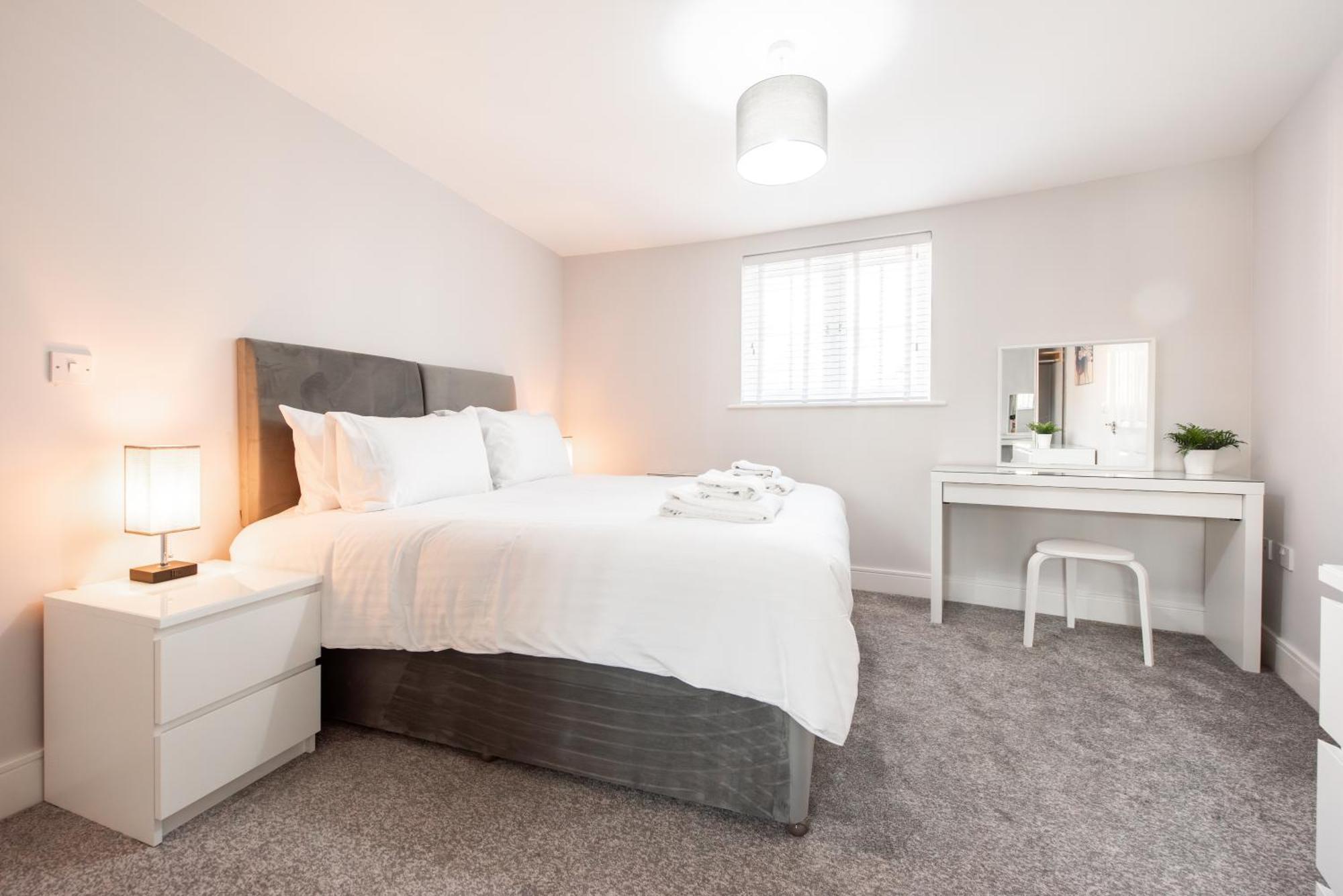 Apartment Two Bed, Two Bath, With Parking Space *