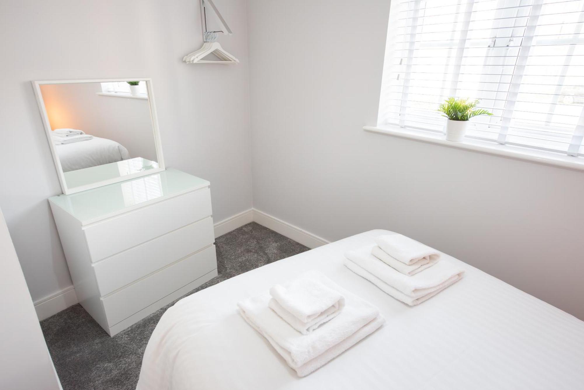 Apartment Two Bed, Two Bath, With Parking Space Colchester
