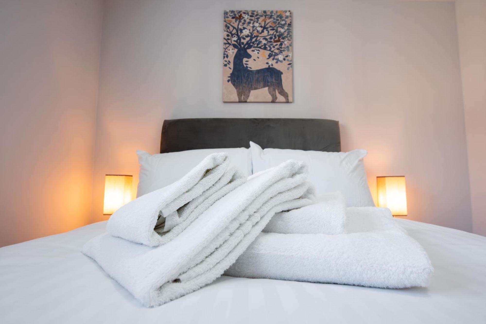 Apartment Two Bed, Two Bath, With Parking Space *