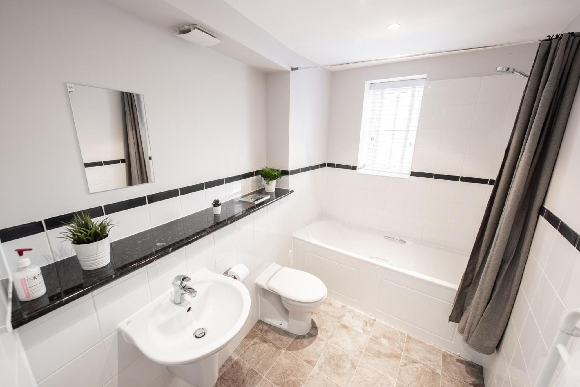 Apartment Two Bed, Two Bath, With Parking Space Colchester
