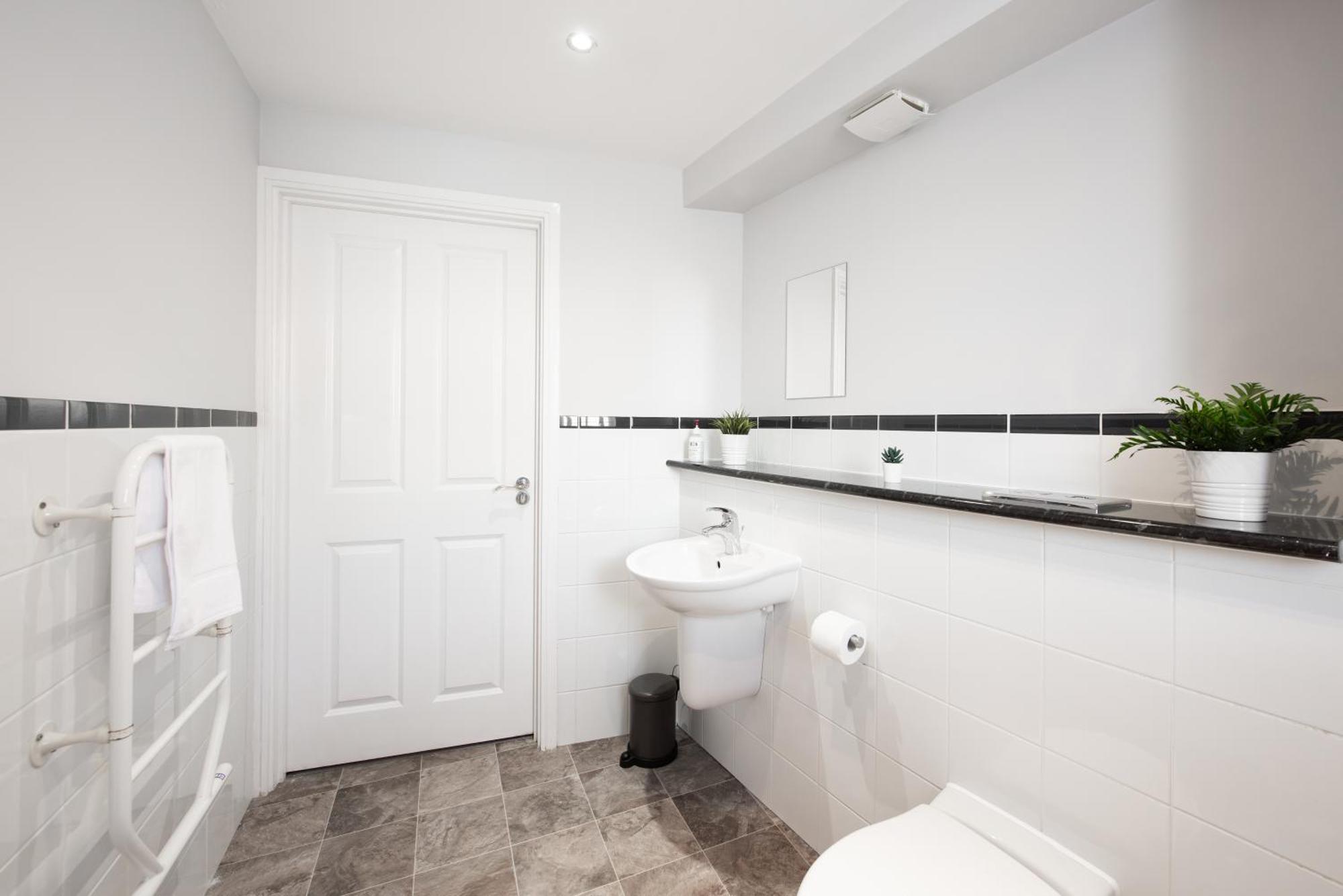 Two Bed, Two Bath, With Parking Space Apartment
