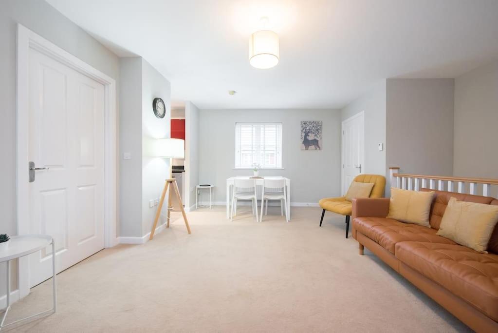 Space - Parking - Fast Wifi - 2 Double Bedrooms - Smart Tv Colchester