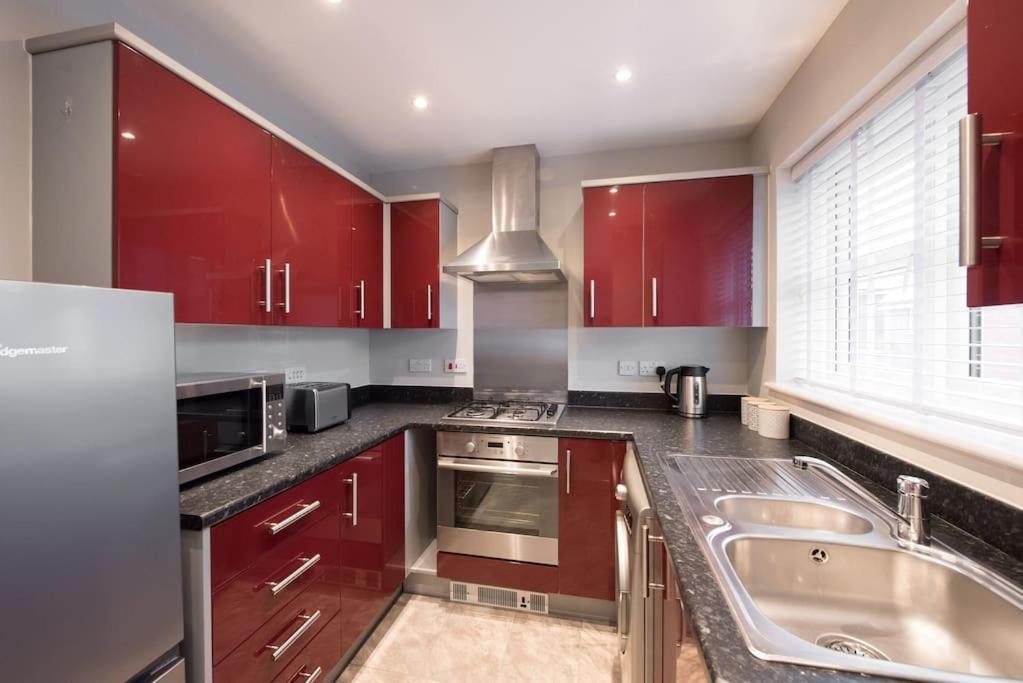Space - Parking - Fast Wifi - 2 Double Bedrooms - Smart Tv
