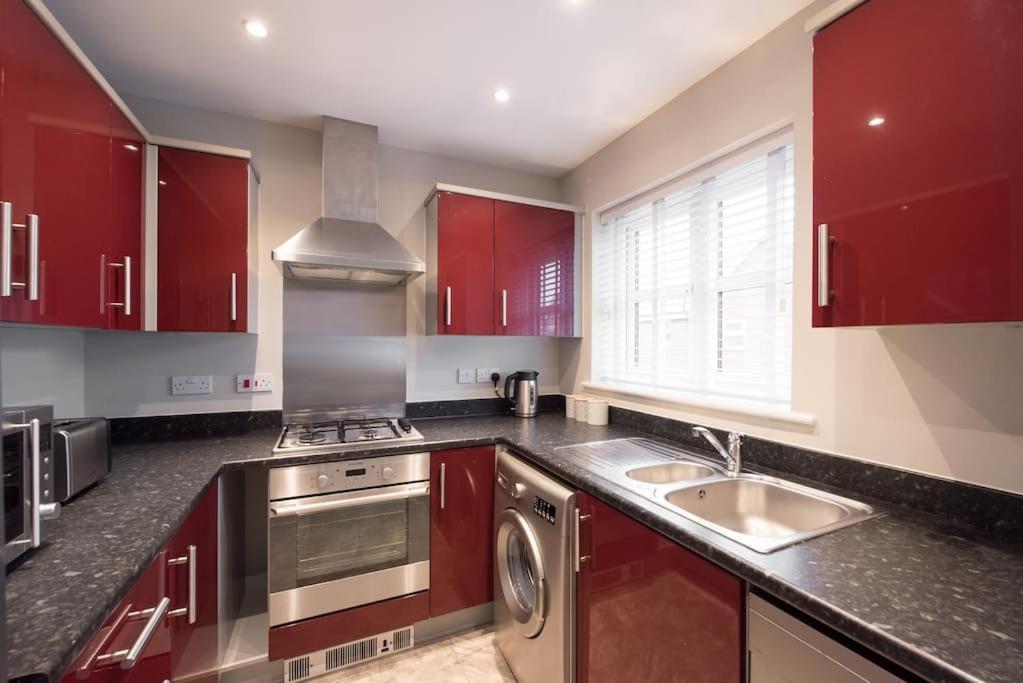 Apartment Space - Parking - Fast Wifi - 2 Double Bedrooms - Smart Tv Colchester