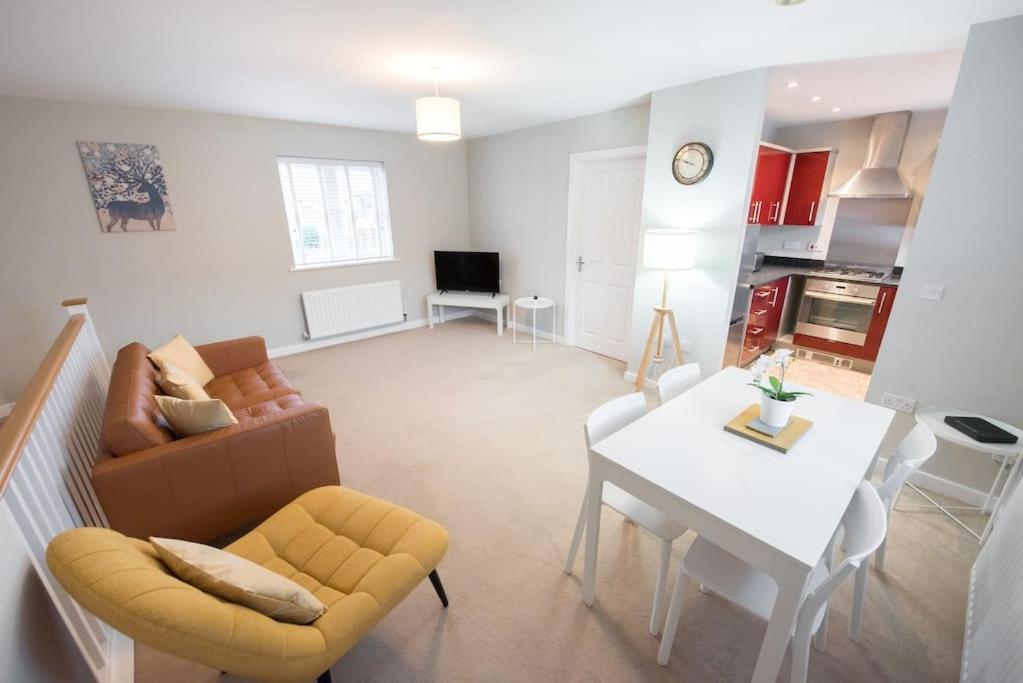 Apartment Space - Parking - Fast Wifi - 2 Double Bedrooms - Smart Tv